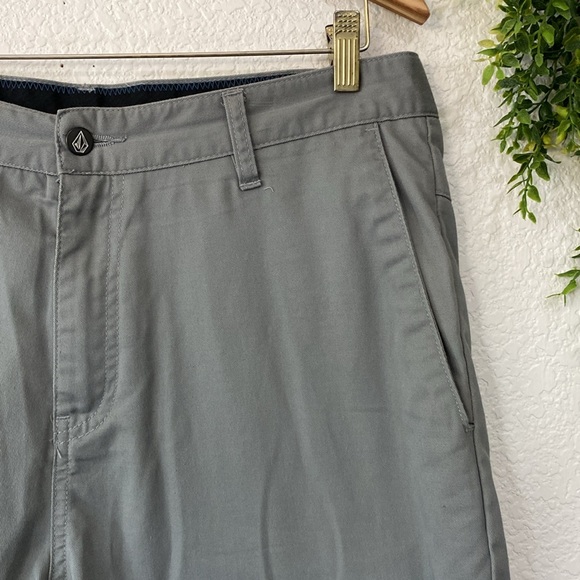 Volcom Men’s Shorts - Picture 2 of 9